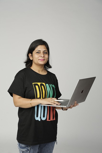 Freelance graphic designer brainstorming new business ideas using AI platform